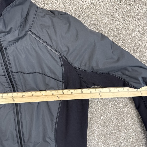 Lululemon Cant Stop Jacket Size 4 Womens Black Full Zip Hyper Stripe Mock Neck - Picture 5 of 7